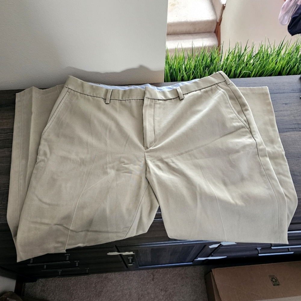 Jos. A. Bank Traveler's Collection Tan Khaki Dress Pants - Size 38x30 - Picture 2 of 7